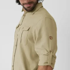 Skjorte til herreFjällräven Övik Travel Shirt 195