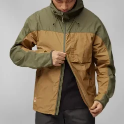 Vindjakke til herreFjällräven High Coast Jacket 560